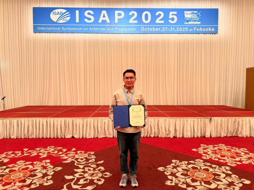 PhD Student Winning Student Presentation Award at 2025 International Symposium on Antennas and Propagation