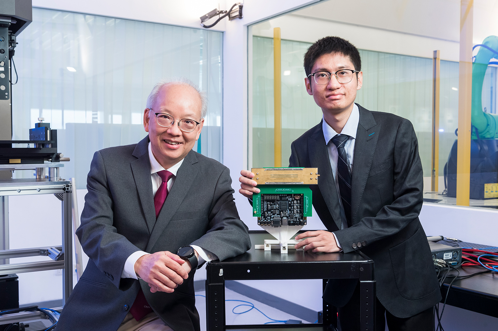 Prof. C H Chan and Prof. Wu presenting their universal metasurface antenna.